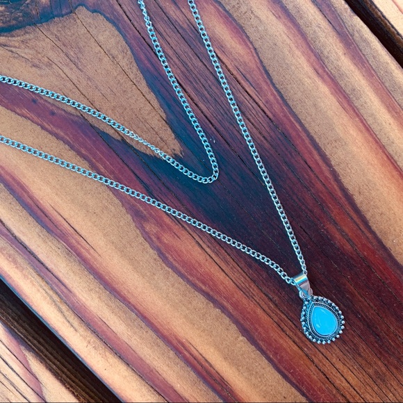 Beverly ✭ Vintage Necklace - Picture 4 of 8